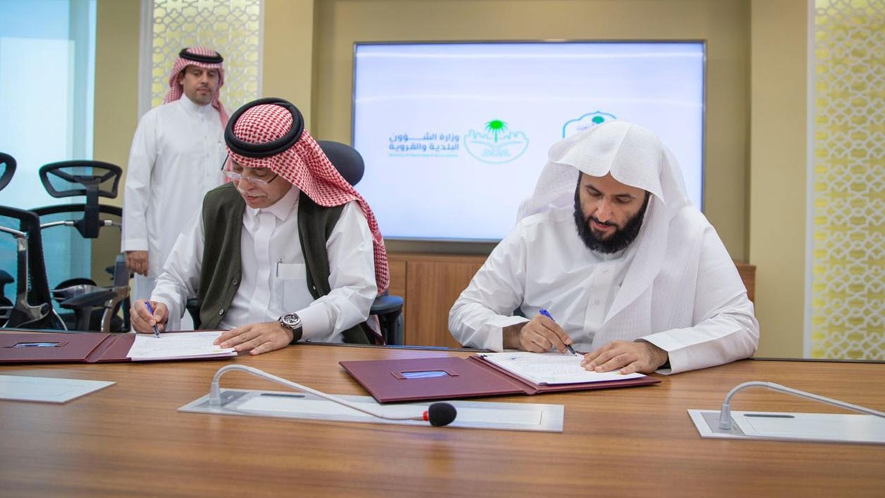 «البلديات» و«العدل» توقّعان اتفاقية إثبات الهوية العقارية