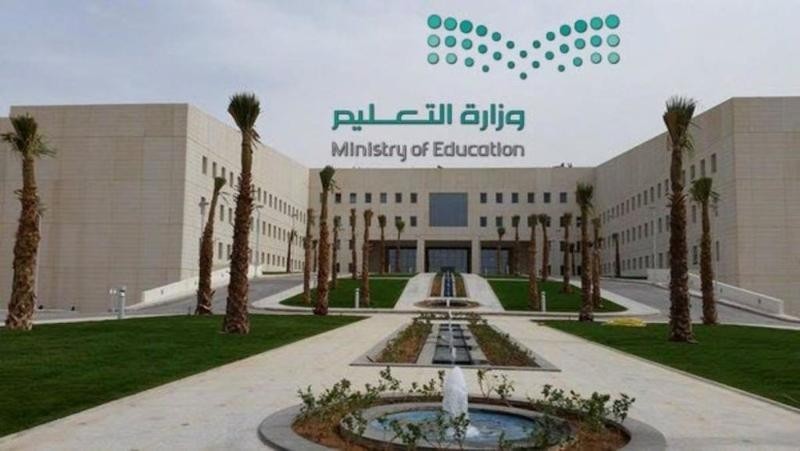 بعد بلوغهم السن النظامية.. 8 حالات لتمديد خدمة الموظفين 3 منها تخص المعلمين