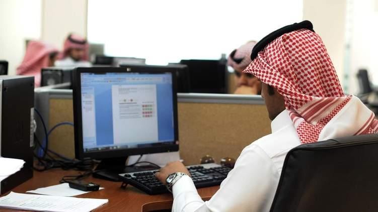 "العمل" توضح خطوات توثيق عقود موظفي القطاع الخاص إلكترونياً